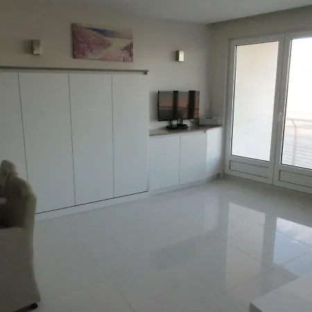 Golden Trust Apartamento